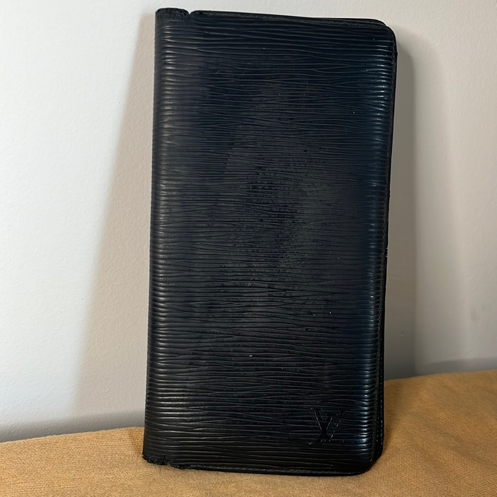 Louis Vuitton black epi brazza wallet (Authentic)